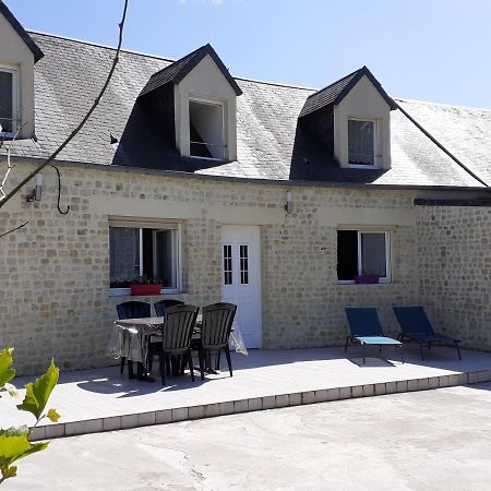 Au Dom-icile Monceaux-en-Bessin Exterior foto