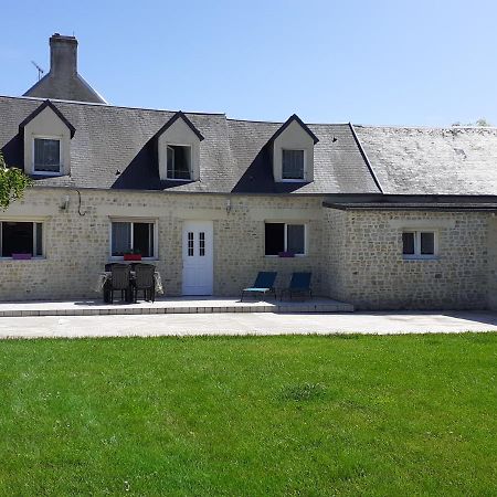 Au Dom-icile Monceaux-en-Bessin Exterior foto